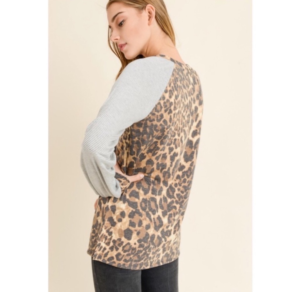 ❤️❤️HOST PICK!!!!❤️❤️Cheetah print with grey and white pinstripe long sleeves